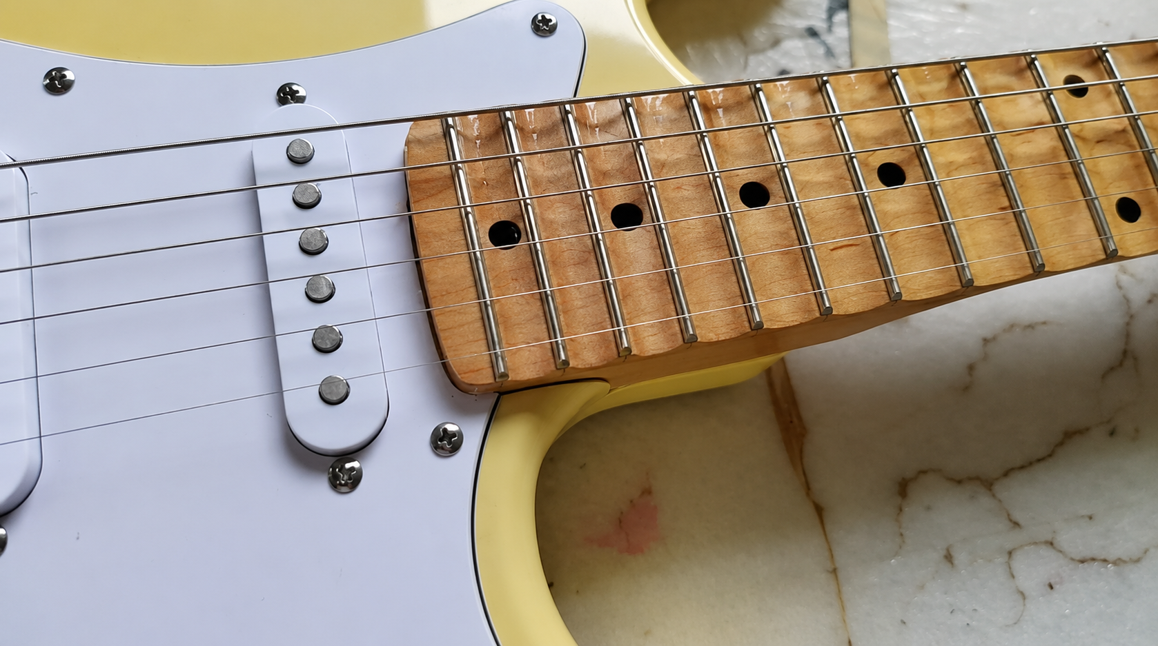 Guitarra Y Malm... Cream