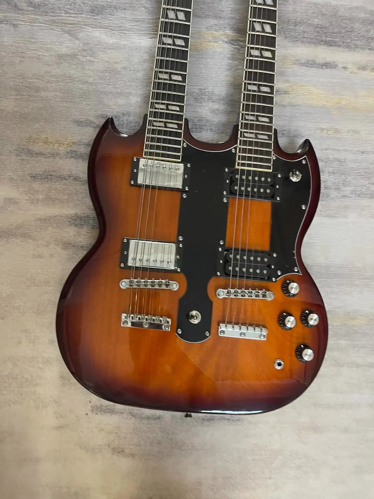 Guitarra Eléctrica Doble Mástil 12+6 Cuerdas